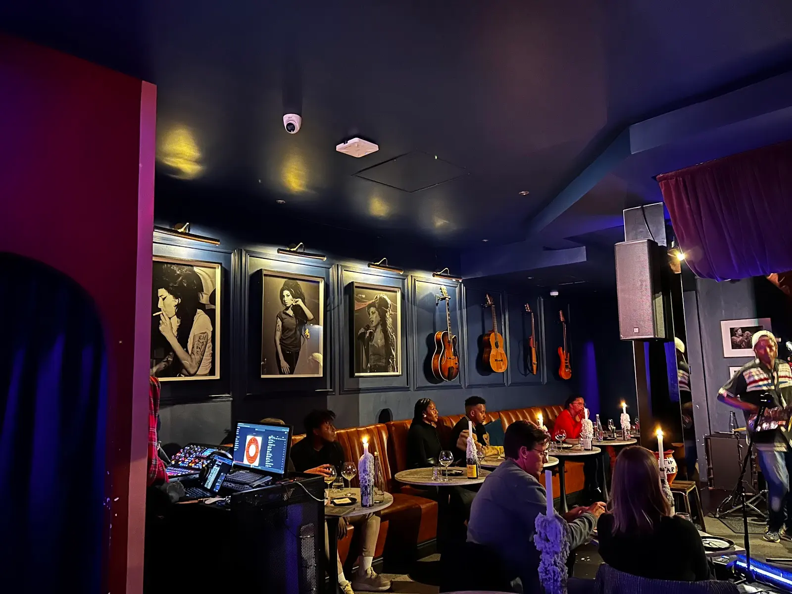 The Blue Room, photo 4