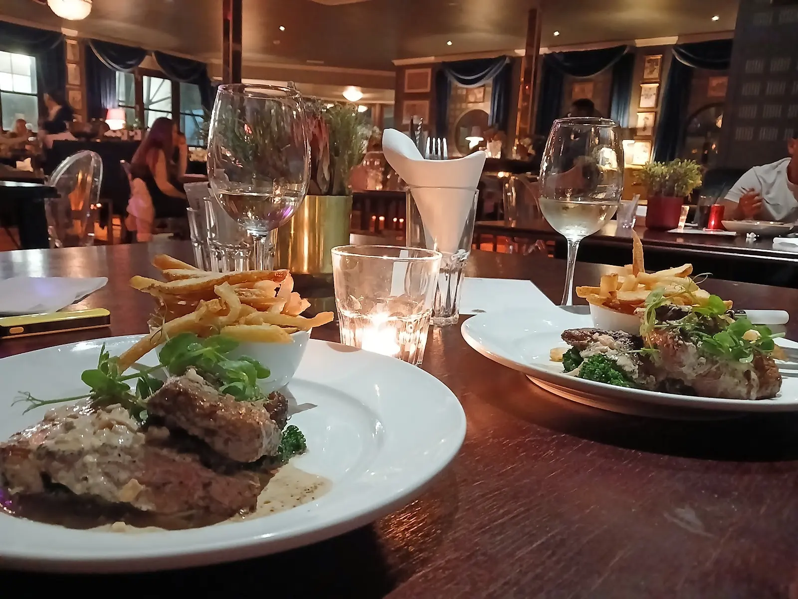 Harringtons Cocktail Lounge