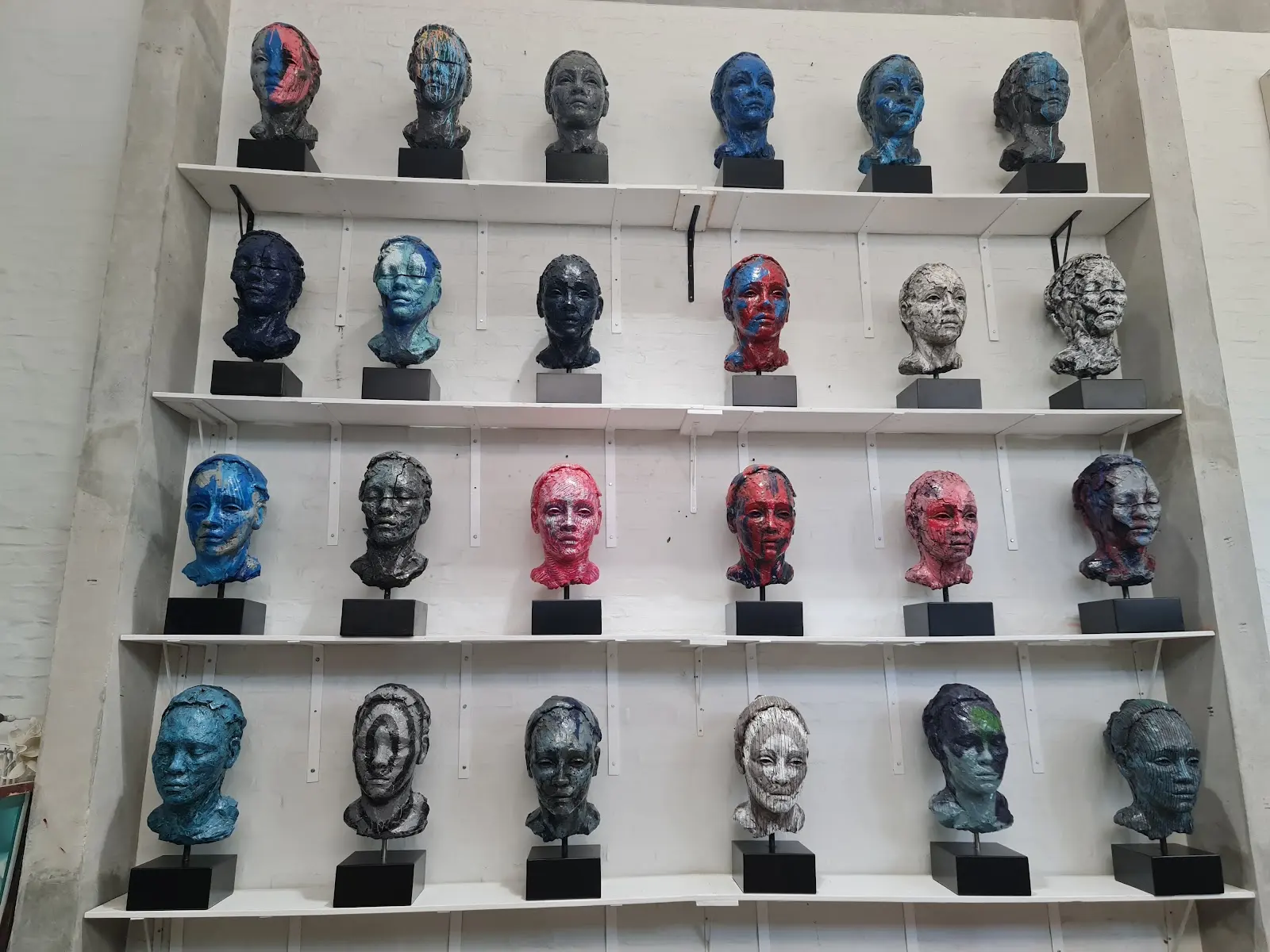Lionel Smit Studio, photo 8