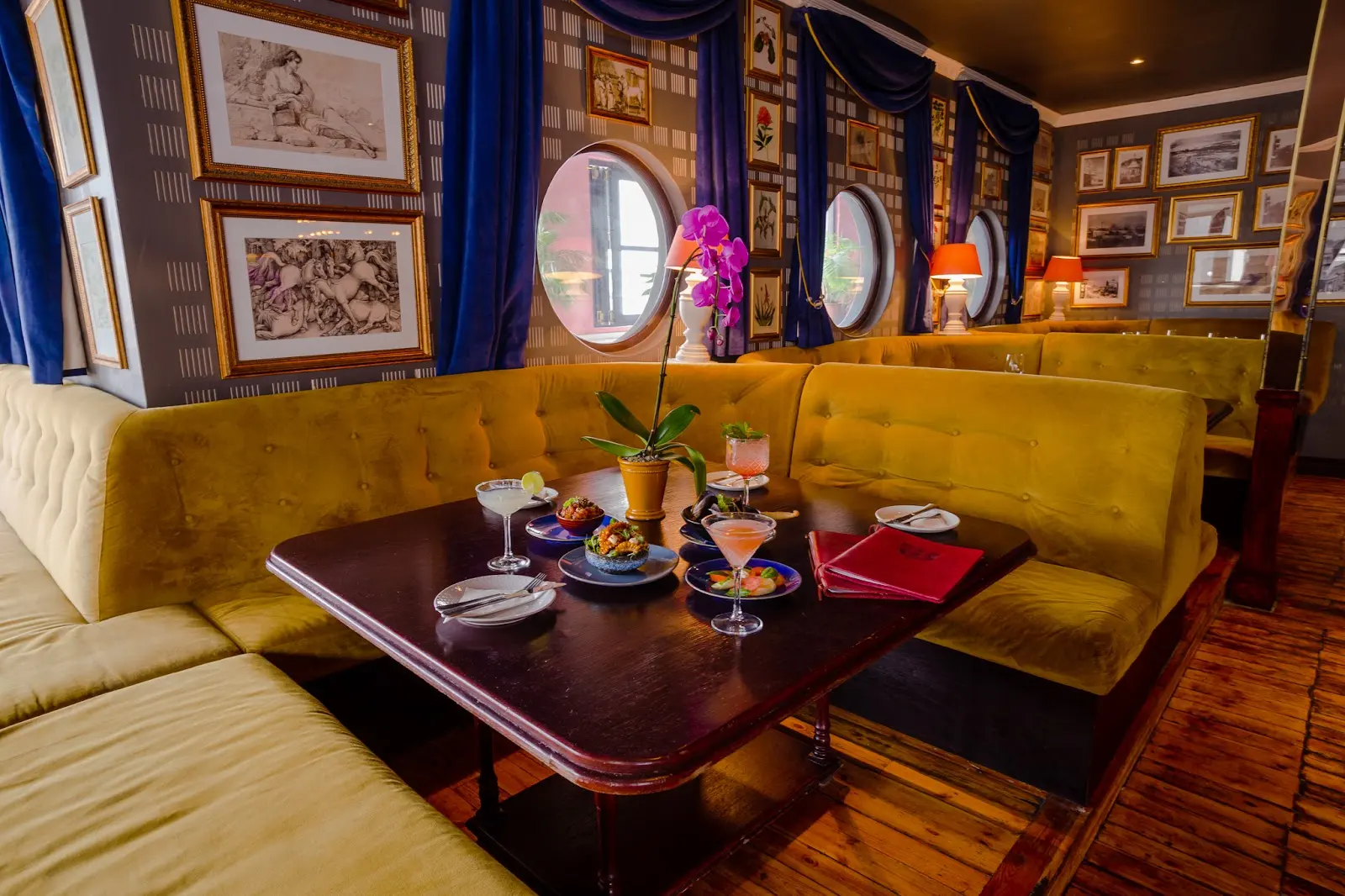 Harringtons Cocktail Lounge, photo 2