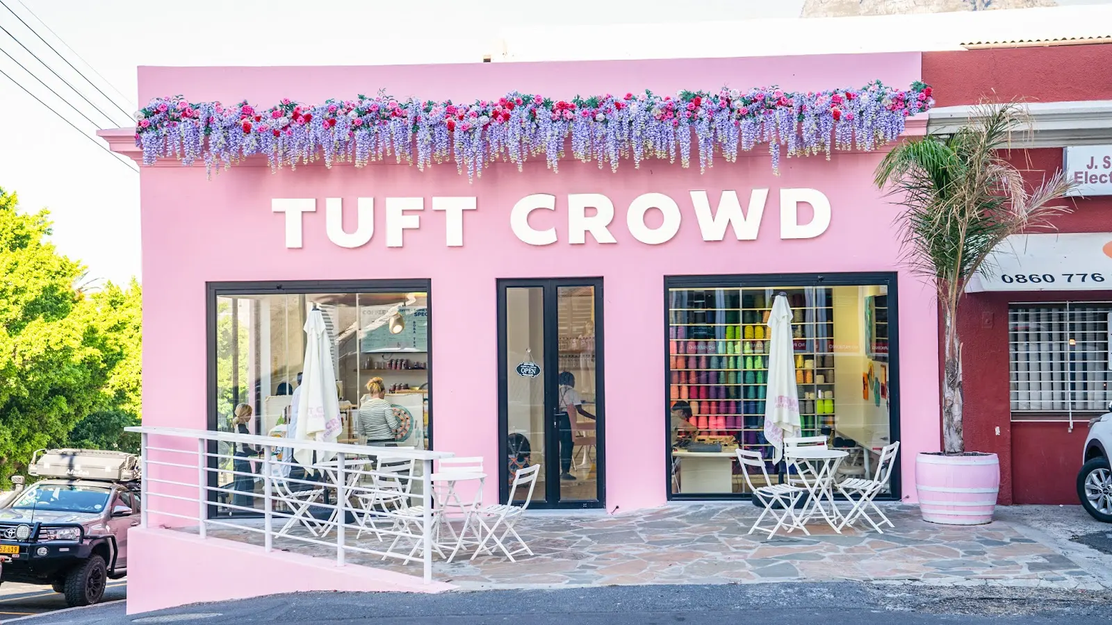 Tuft Crowd
